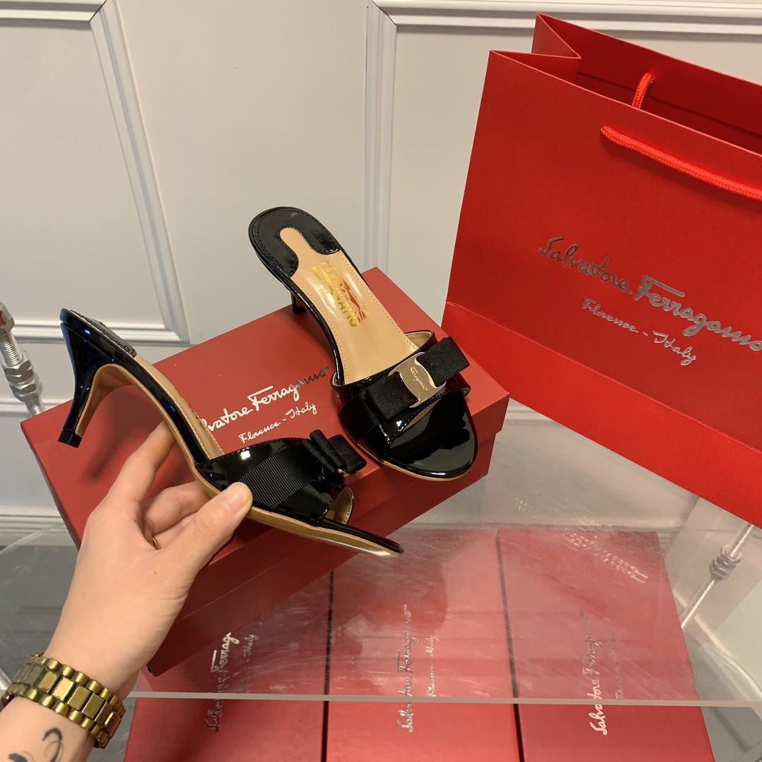 Ferragam* classic new bow high heels