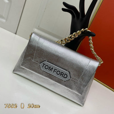 𝙏𝙊𝙈 𝙁𝙊𝙍* New metallic chain clutch bag