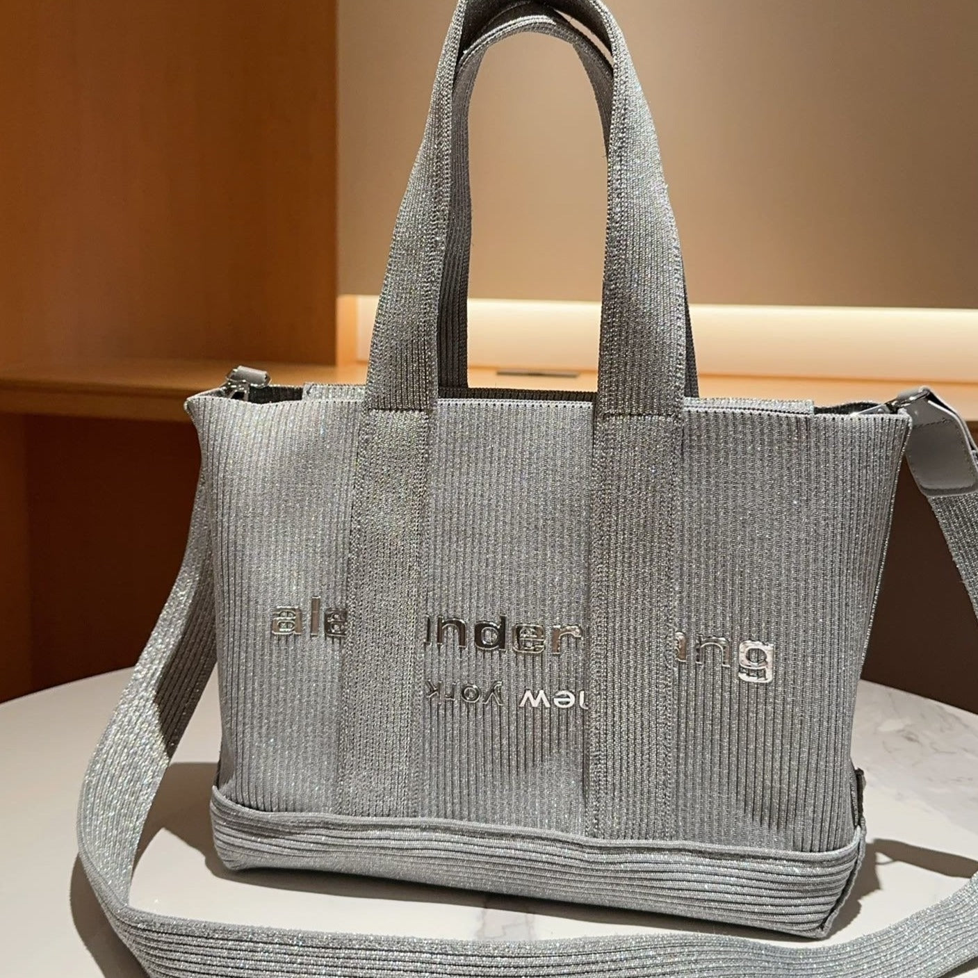 **Wang new threaded knitted tote bag