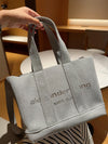 **Wang new threaded knitted tote bag