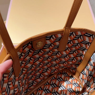 M new classic tote shopping bag