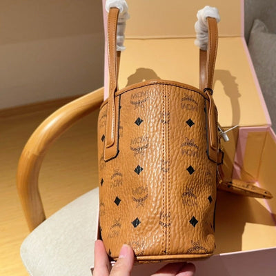 M new classic tote shopping bag
