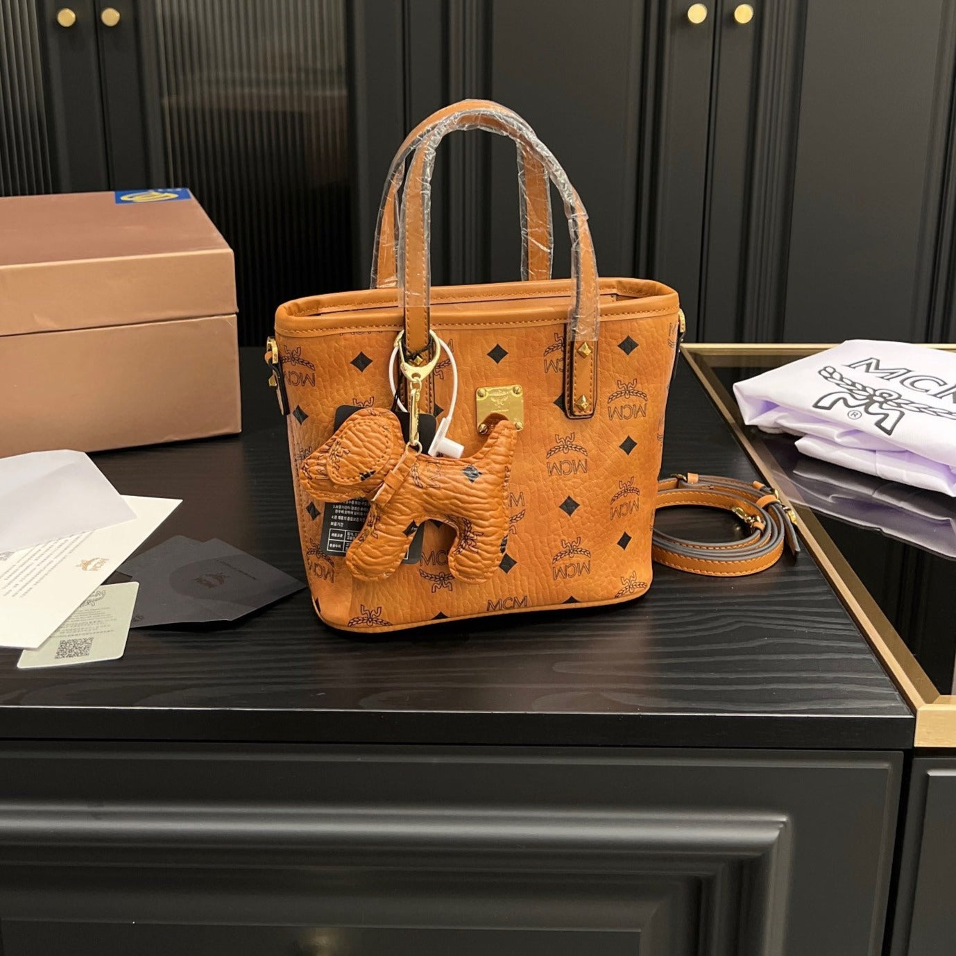 M new classic tote shopping bag