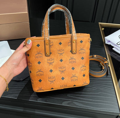 M new classic tote shopping bag