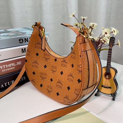 MC* classic crescent bag