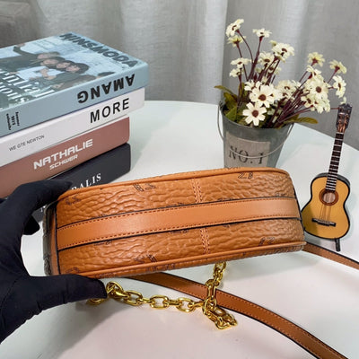 MC* classic crescent bag