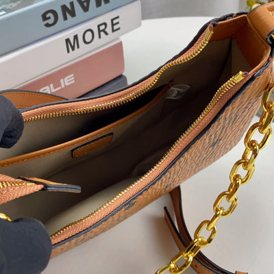 MC* classic crescent bag